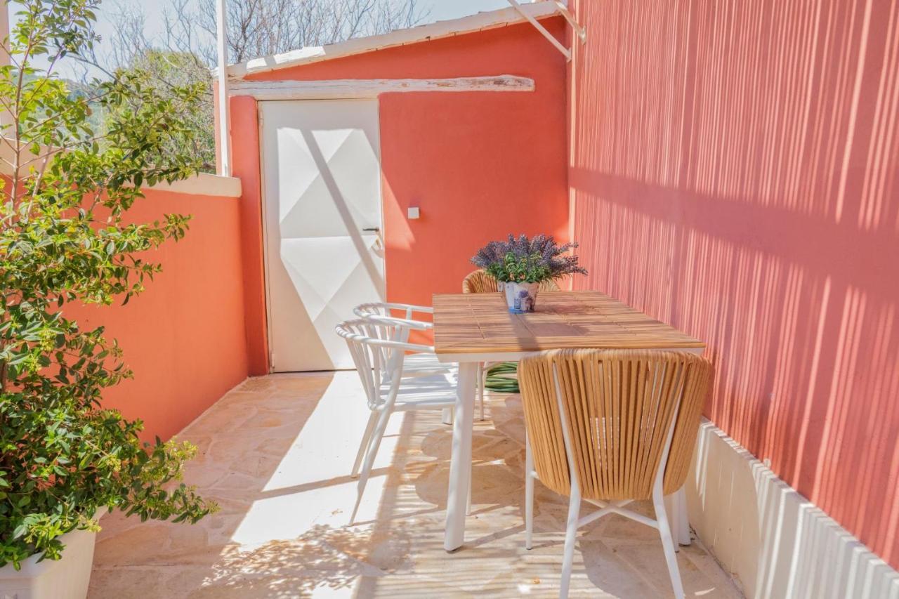 Villa Lefko'S House- Contemporary, Fully Renovated House Kassiopi Exterior foto